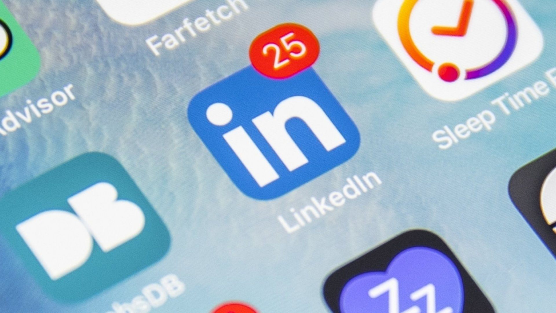 Generate A Professional Network With The LinkedIn App